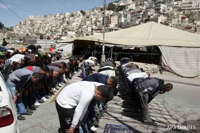 Palestinian demonstrators attend Friday prayers at the protest tent in Jerusalem's neighbourhood of silwan on March 18, 2011. Photo by Mahfouz Abu Turk