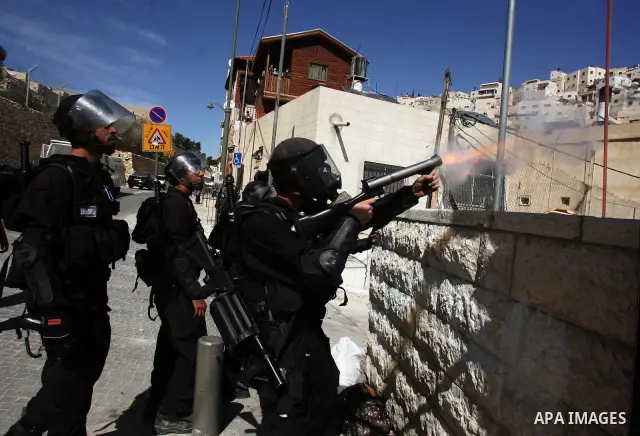 Israeli soldiers fire tear gas canisters towards Palestinian demonstrators during the clashes after Friday prayers in Jerusalem's neighbourhood of silwan on March 18, 2011. Photo by Mahfouz Abu Turk