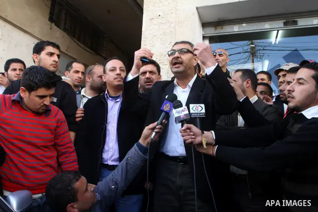 Palestinian journalists take part in a protest against the Palestinian security forces after they raid on the Reuters office in Gaza City on March 19,2011. Photo by Ashraf Amra