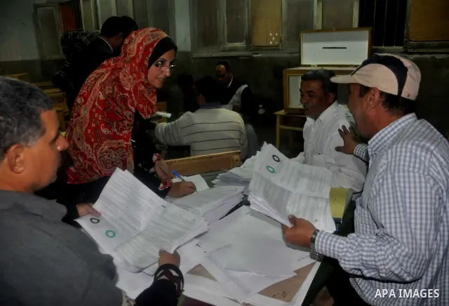 Egyptians open the boxes to announce the results of referendum on constitutional amendments at a school in Cairo, March 19, 2011. Polling stations opened on Saturday in Egypt for a referendum on constitutional amendments...