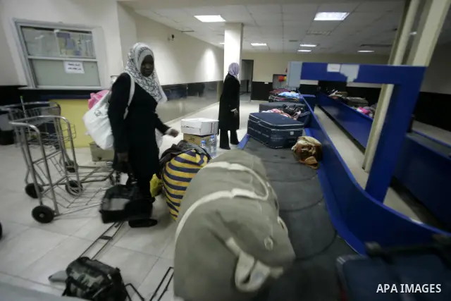 Palestinians arrive at their side of the Rafah border crossing with Egypt in the southern Gaza Strip on March 21, 2011 after some 44 Palestinians struggled to flee the violent rebellion against Libyan leader Moamer Kadha...