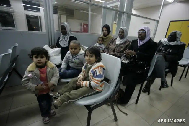 Palestinians arrive at their side of the Rafah border crossing with Egypt in the southern Gaza Strip on March 21, 2011 after some 44 Palestinians struggled to flee the violent rebellion against Libyan leader Moamer Kadha...