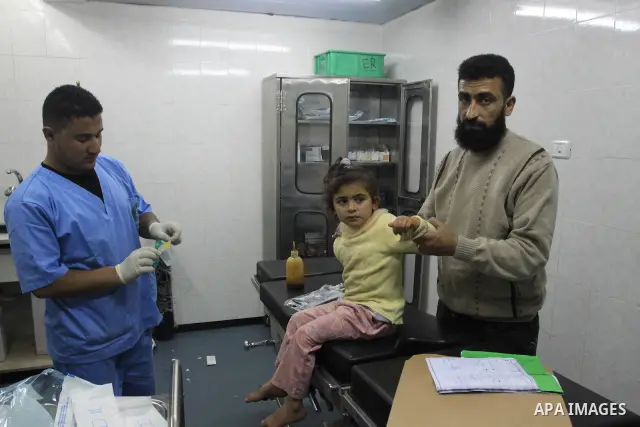 A wounded Palestinian girl receives treatment into al-Shefa hospital after Israeli air raids hit Gaza and caused many casualties Gaza City.22 march 2011.Phot by Naaman Omar.