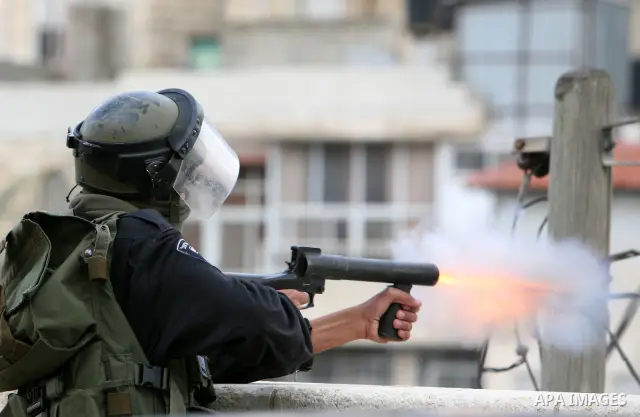 Israeli Border Police fire tear gas towards Palestinian stone throwers during clashes in the mostly Arab neighborhood of Silwan in East Jerusalem March 25, 2011. Photo by Sliman Khader..