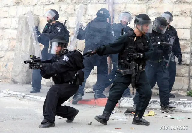 Israeli Border Police fire tear gas towards Palestinian stone throwers during clashes in the mostly Arab neighborhood of Silwan in East Jerusalem March 25, 2011. Photo by Sliman Khader..