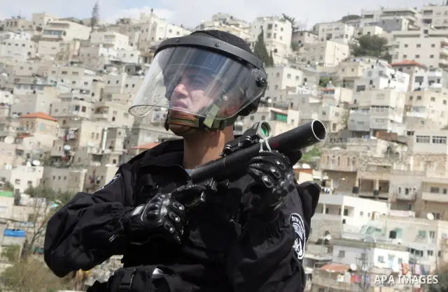 Israeli Border Police fire tear gas towards Palestinian stone throwers during clashes in the mostly Arab neighborhood of Silwan in East Jerusalem March 25, 2011. Photo by Mahfouz abu Turk .