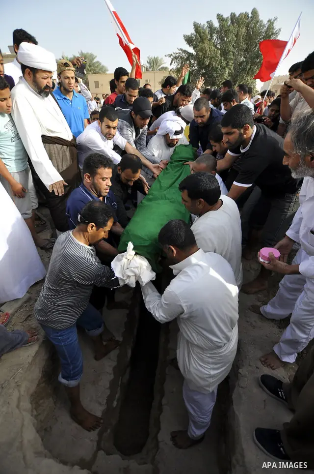 Pro-reforms protesters march during the funeral of 71-year-old Isa Mohammed in Maamer village south east of the capital Manama, Bahrain, 26 March 2011. According to local media reports, Mohammed died on 25 March after te...