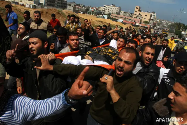 Relatives carry the body of Islamic Jihad militant Sabri Asaliah during his funeral in Jabalia city in the Gaza Strip, on March 27, 2011. An Israeli air strike killed two Gaza militants, threatening to prompt more tit-fo...