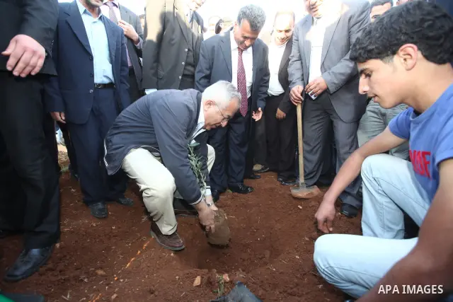 Palestinian prime minister Salam Fayyad plants olive trees in al-Magher village near Ramallah in the occupied West Bank, on March 30, 2011, as hundreds of people across Israel and Palestinian territories were holding a s...