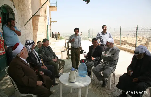 Sheikh Raed Salah visits a mosque in the Village of the Prophet Samuel, which has been converted into a Jewish synagogue on April 1,2011. Photo by Sliman Khader.