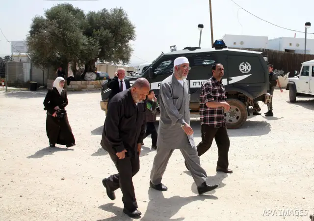 Sheikh Raed Salah visits a mosque in the Village of the Prophet Samuel, which has been converted into a Jewish synagogue on April 1,2011. Photo by Sliman Khader.