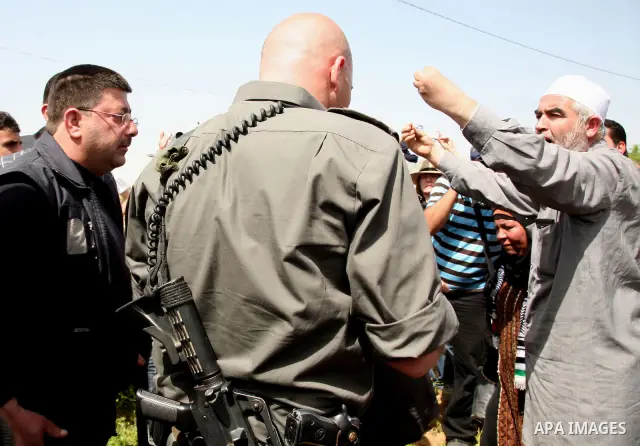Israel soldiers prevents Sheikh Raed Salah and other Palestinians from planting olive trees in the Village of the Prophet Samuel, near Jerusalem on April 1,2011. Photo by Sliman Khader..