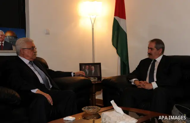 Palestinian President Mahmoud Abbas (Abu Mazen) during his meeting with Jordanian Foreign Minister, Nasser Juddah in the Jordanian capital of Amman on April 5, 2011. Photo by Thaer Ganaim