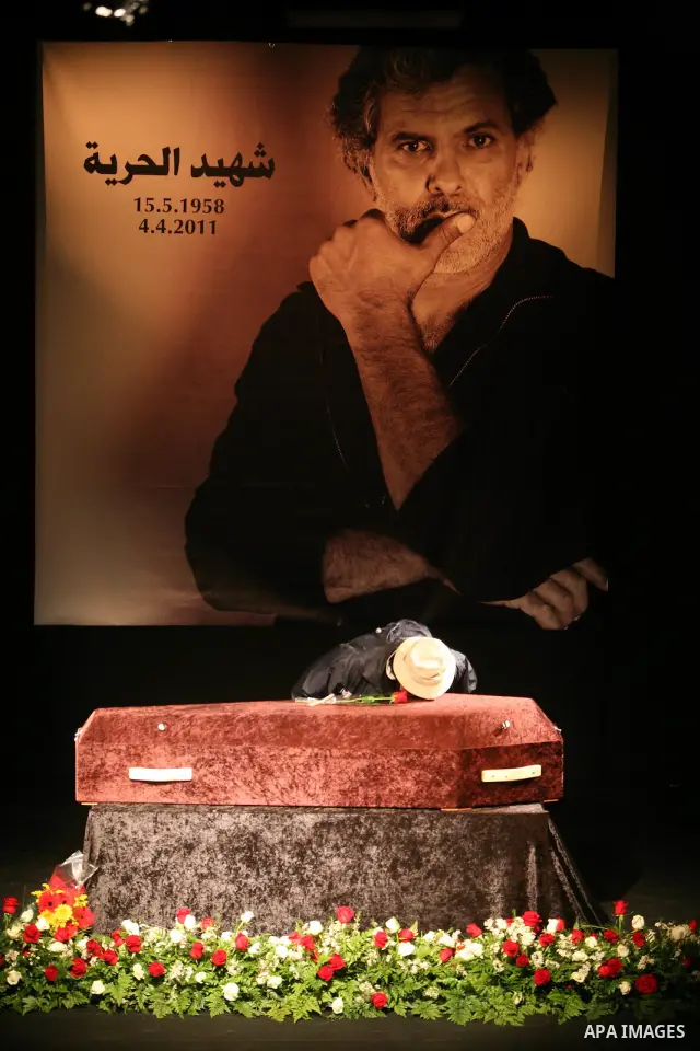 Mourners react as they gather around the coffin of Israeli Palestinian actor, director, filmmaker and political activist Juliano Mer-Khamis, who was shot dead in the West Bank refugee camp of Jenin on Monday, during his...