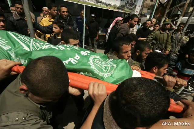 Palestinian mourners carry the bodies of Hamas militants during their funeral in Rafah in the southern Gaza Strip April 8, 2011. Israeli air strikes in the Gaza Strip killed two militants from the Islamist group Hamas an...