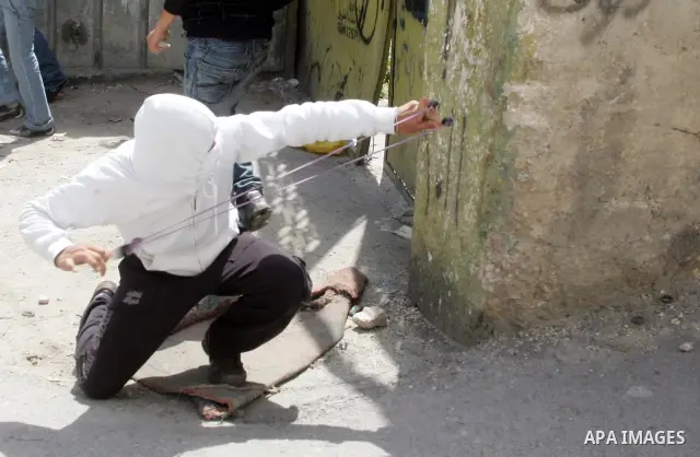 Palestinian youths hurl stones towards Israeli border police during clashes in the mostly Arab neighborhood of Silwan in East Jerusalem April 08, 2011. Photo by Mahfouz Abu Turk .