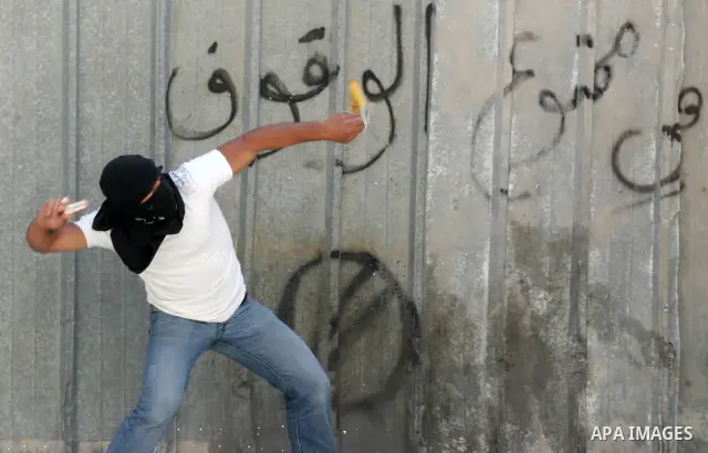 Palestinian youths hurl stones towards Israeli border police during clashes in the mostly Arab neighborhood of Silwan in East Jerusalem April 08, 2011. Photo by Mahfouz Abu Turk .