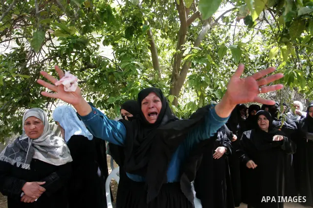 Palestinian women react during the funeral of Hamas militant Abdallah Al Qarra in Khan Younis, southern Gaza Strip, Friday, April 8, 2011. Israeli aircraft and ground forces struck Gaza on Friday in a surge of deadly fig...