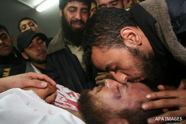 Palestinian relatives gather around the body of Raed El-Bor at the morgue of AL-shifa hospital in Gaza city, April 9, 2011.The Israeli army pounded the Gaza Strip, killing at least 18 people while militants fired dozens...