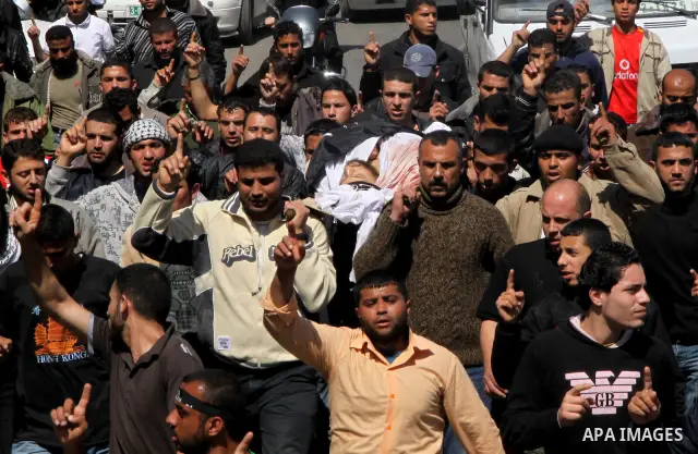 Palestinians carry the body of Popular Resistance Committees militant Raed Al-Bar during his funeral in Gaza City April 10, 2011. Al-Bar was killed in an Israeli air strike on Saturday. Palestinian militant groups in the...