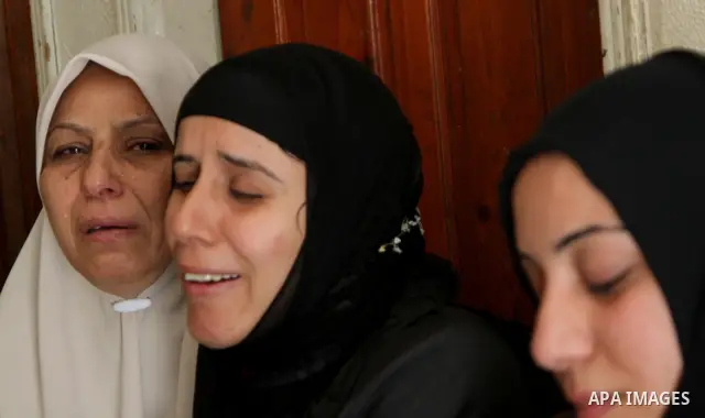 Palestinians, relatives of Popular Resistance Committees militant Raed Al-Bar, mourn during his funeral in Gaza City April 10, 2011. Al-Bar was killed in an Israeli air strike on Saturday. Palestinian militant groups in...