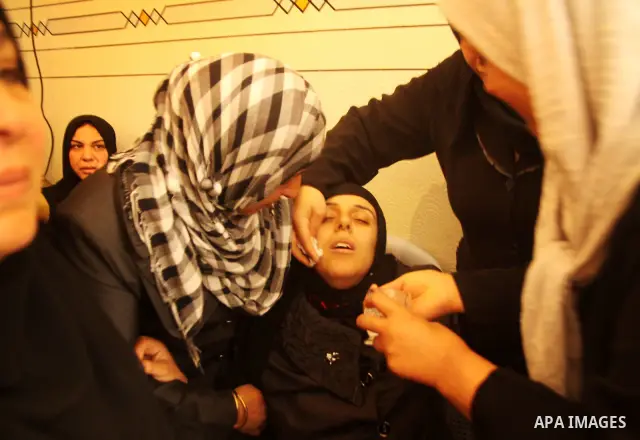 Palestinians, relatives of Popular Resistance Committees militant Raed Al-Bar, mourn during his funeral in Gaza City April 10, 2011. Al-Bar was killed in an Israeli air strike on Saturday. Palestinian militant groups in...