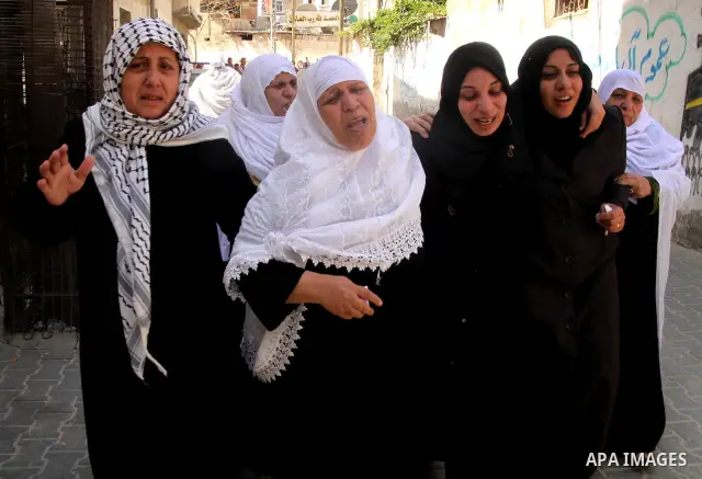 Palestinians, relatives of Popular Resistance Committees militant Raed Al-Bar, mourn during his funeral in Gaza City April 10, 2011. Al-Bar was killed in an Israeli air strike on Saturday. Palestinian militant groups in...