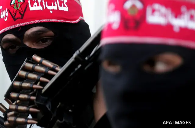 Palestinian militants of the National Resistance Brigades, the military wing of the Democratic Front for the Liberation of Palestine (DFLP), attend a news conference in the central Gaza City, 10 April 2011. Israel will c...