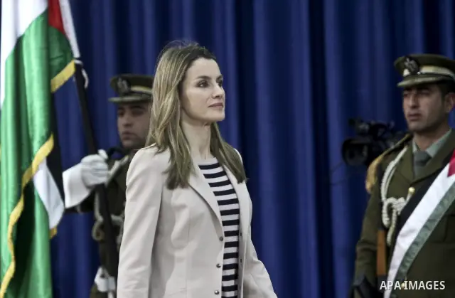 Spanish Princess Letizia during the welcome ceremony as they arrive to the West Bank town of Ramallah, 12 April 2011. Prince Felipe and his wife Princess Letizia are in official visit to the Palestinian territories. Phot...