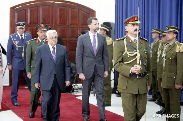 Palestinian President Mahmoud Abbas meets Spain's Crown Prince Felipe in the West Bank city of Ramallah April 12, 2011. Photo by Thaer Ganaim