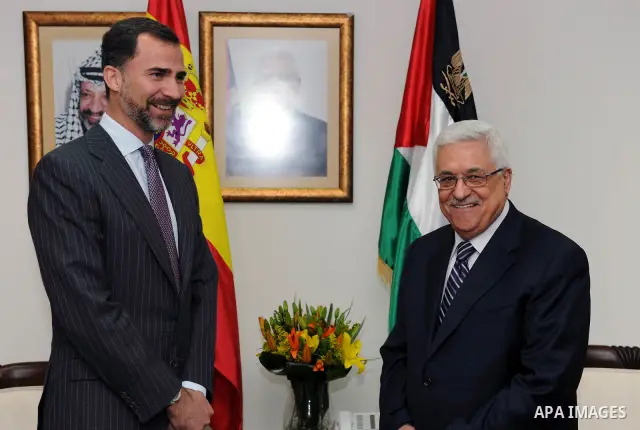 Palestinian President Mahmoud Abbas meets Spain's Crown Prince Felipe in the West Bank city of Ramallah April 12, 2011. Photo by Thaer Ganaim