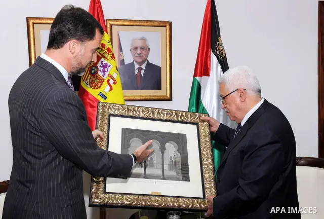 Palestinian President Mahmoud Abbas meets Spain's Crown Prince Felipe in the West Bank city of Ramallah April 12, 2011. Photo by Thaer Ganaim
