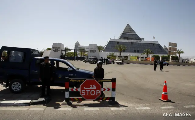 Egyptian soldiers stand guards outside the Sharm el Sheikh International Hospital where the ousted Egyptian leader Hosni Mubarak was admitted after suffering medical complications during questioning, Sharm El Sheikh, Egy...