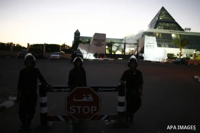 Egyptian soldiers stand guards outside the Sharm el Sheikh International Hospital where the ousted Egyptian leader Hosni Mubarak was admitted after suffering medical complications during questioning, Sharm El Sheikh, Egy...
