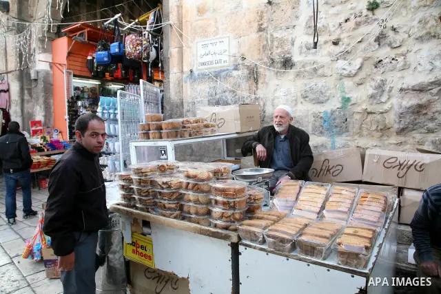 Palestinians shop at the main market in the old city of Jerusalem on April 13, 2011. Photo by Sliman Khader