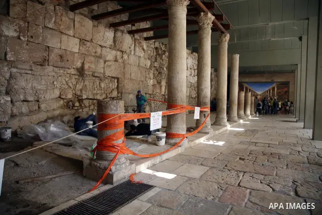 Workers from the Department of Antiquities are conducting some repairs in the Jewish Quarter in the Old City in East Jerusalem on April 14 2011. Photo by Sliman Khader