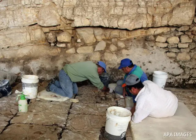 Workers from the Department of Antiquities are conducting some repairs in the Jewish Quarter in the Old City in East Jerusalem on April 14 2011. Photo by Sliman Khader