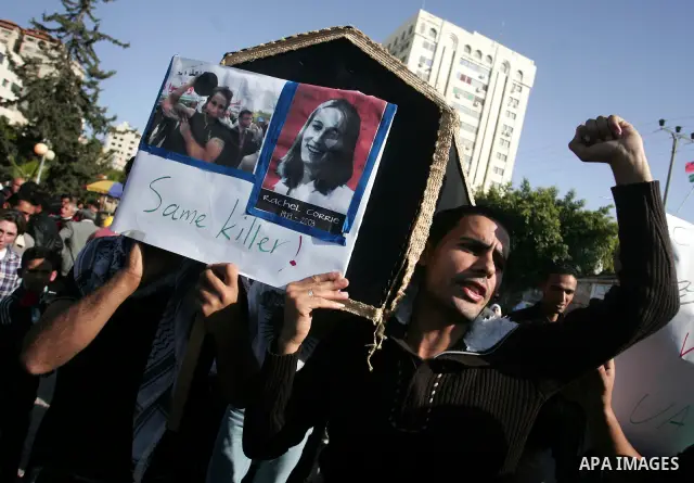 Palestinians take part in a symbolic funeral for Italian activist Vittorio Arrigoni in Gaza City, 15 April 2011. Security personnel found the body of Arrigoni, a pro-Palestinian activist from Italy, who was killed and le...