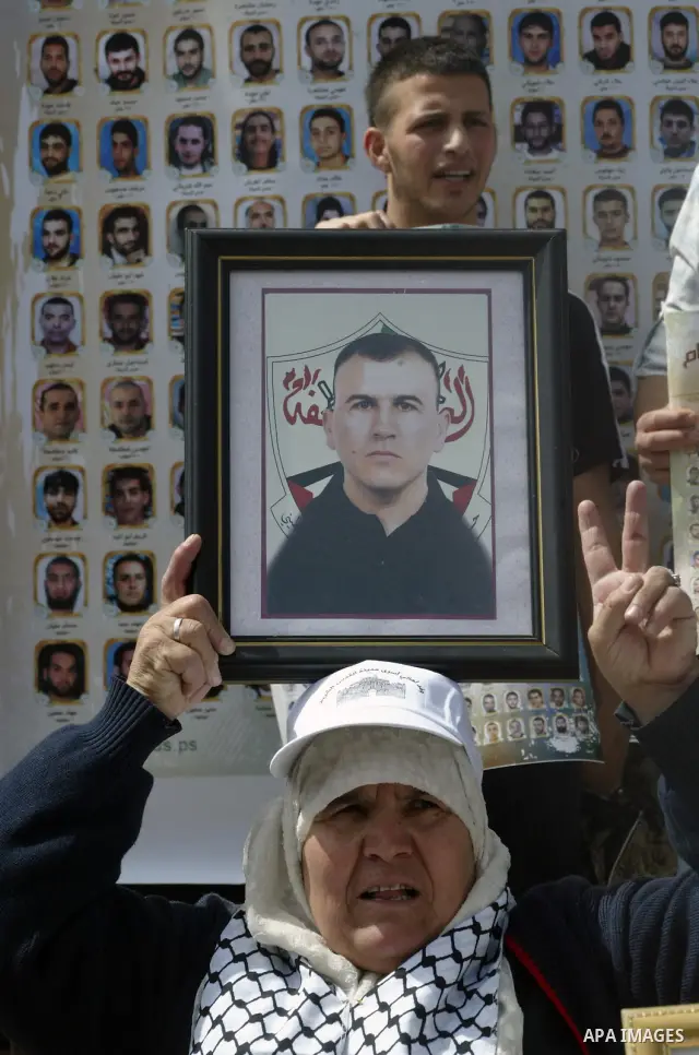 Palestinians take part during a rally demanding the release of their loved ones from Israeli jails in the West Bank city of Jerusalem, on April 16, 2011.Photo by Mahfouz abu Turk
