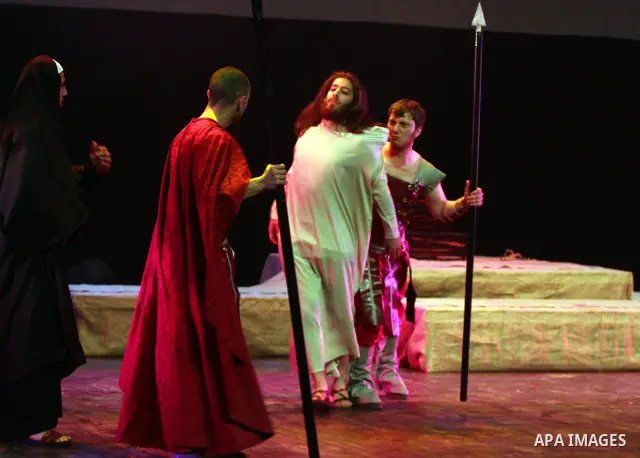 Palestinian Christians perform a play "operetta and I have Vahidi" following the last days of Jesus Christ prior and including his Crucifixion which is marked by Christians with Easter mass, in the city of Ramallah in th...