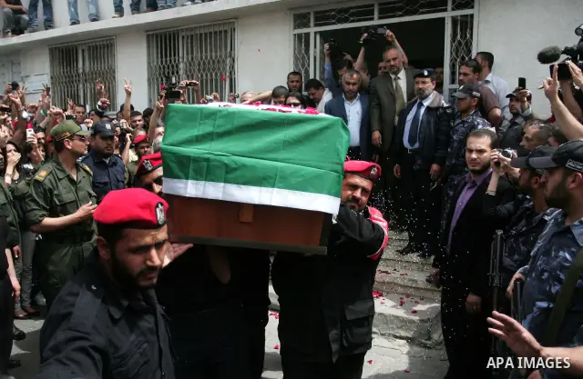 Palestinian Hamas security personnel carry the coffin of the pro-Palestinian Italian activist Vittorio Arrigoni during his funeral in Gaza City, Gaza Strip, 18 April 2011. After the funeral, the body of Vittorio Arrigoni...