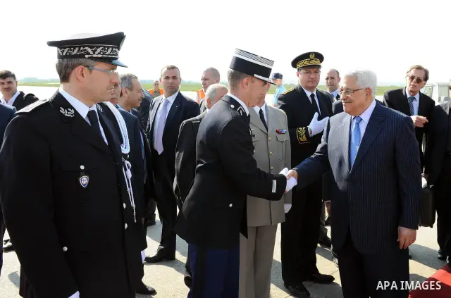 Palestinian President Mahmoud Abbas (Abu Mazen) arrives to the France capital of Paris on April 20, 2011. Photo by Thaer Ganaim