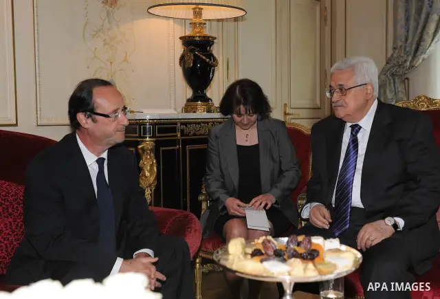 Palestinian President Mahmoud Abbas (Abu Mazen) during a meeting with party leader Francois Hollande, the Socialist former Paris, in France April 20, 2011. Photo by Thaer Ganaim