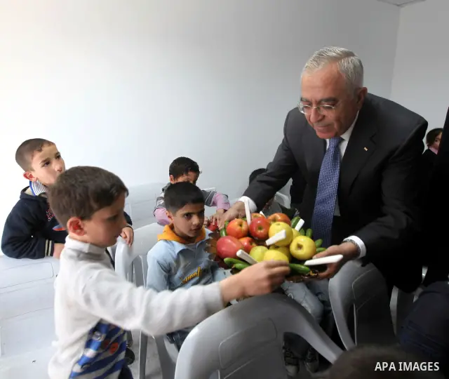 Palestinian Prime Minister, Salam Fayyad visits the Islamic Charity Association in the West Bank city of Hebron on April 24, 2011. Photo by Mustafa Abu Dayeh