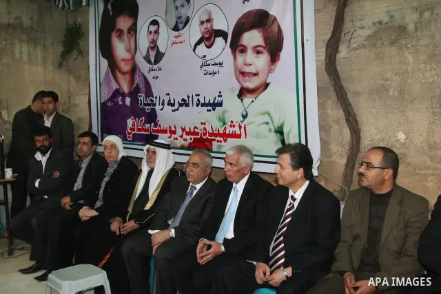 Palestinian Prime Minister, Salam Fayyad offers the condolences in the death of the child Abeer Yousef Eskafi in the West Bank city of Hebron on April 24, 2011. Photo by Mustafa Abu Dayeh