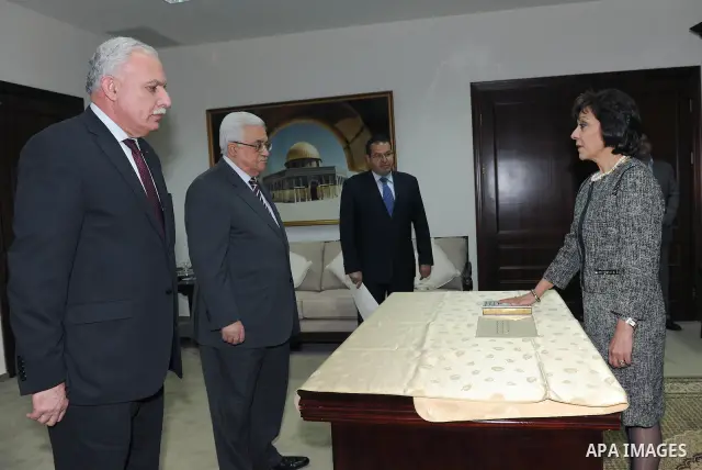 New Palestine ambassador to Sweden, Hala Fariz swears legal right in front of President Mahmoud Abbas (Abu Mazen) in the West Bank city of Ramallah on April 25, 2011. Photo by Thaer Ganaim