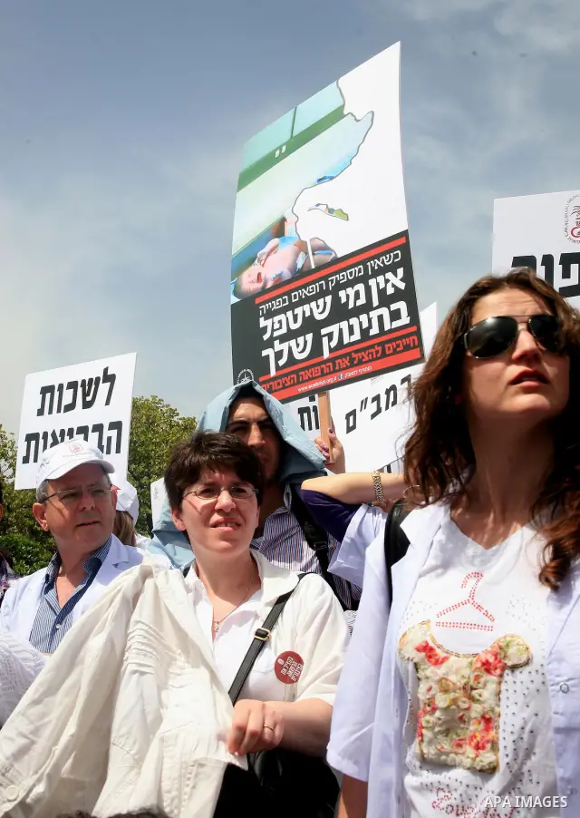 Doctors and medical students from all over Israel protest outside the Knesset in Jerusalem on April 27,2011 against the poor terms of their employment. Due to their strike surgeries that are not urgent will not be perfor...