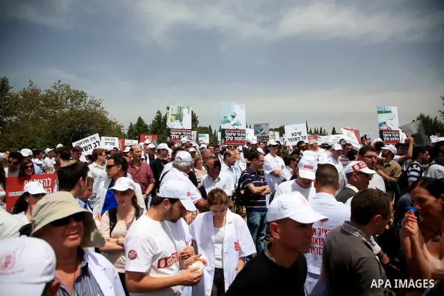 Doctors and medical students from all over Israel protest outside the Knesset in Jerusalem on April 27,2011 against the poor terms of their employment. Due to their strike surgeries that are not urgent will not be perfor...