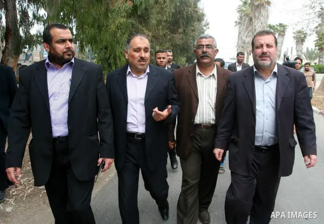 Palestinian Economic Minister in Gaza Strip, Alaa al-Rafati visits Kerem Shalom border crossing in the southern Gaza Strip on April 28, 2011. Photo by Mohammed Asad