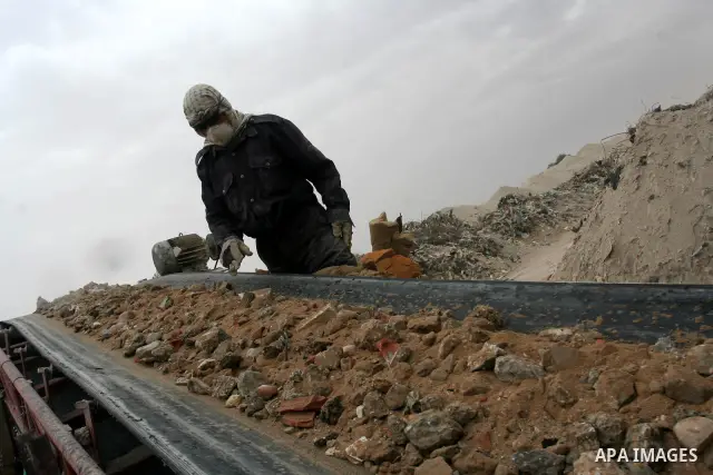 Palestinian workers smash large stones into small gravels to be used for building houses on April 28, 2011 in the southern Gaza Strip city of Khan Younis, as the coastal Palestinian territory continues to lack most const...